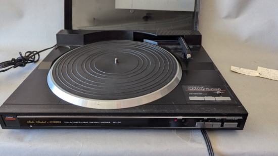 Fisher Studio-Standard Full Automatic Linear Tracking Turntable Model MT-730