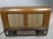 Howard Model 906 Bakelite & Wood Table Top Tube Radio