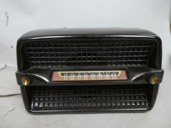 Philco Model 49-505 Maroon Plastic Tube Table Top Radio