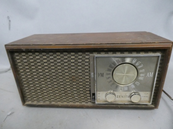 Zenith Model M730 Brown Wood Table Top Tube Radio