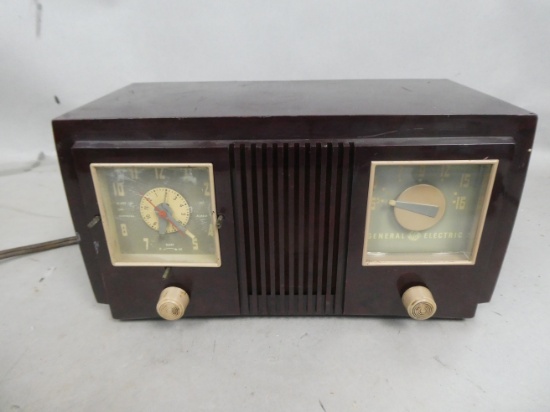 GE General Electric Model 535 Maroon Plastic Tube Radio Alarm Clock