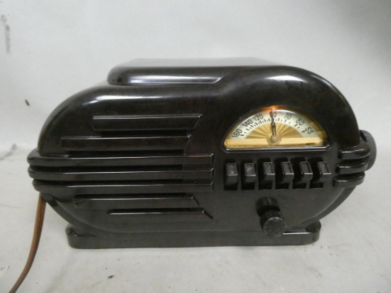 1946 Belmont Model C640 Brown Bakelite Table Top Tube Radio