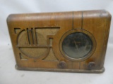 Coronado Art Deco Model 650 Brown Wood Table Top Tube Radio