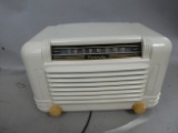 Motorola Model 65x11-A Plastic Table Top Tube Radio