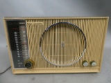 Zenith Model H845 Wood & Plastic Table Top Tube Radio