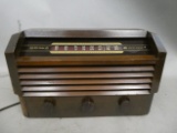 RCA Victor Model 56X3 Wood Table Top Tube Radio