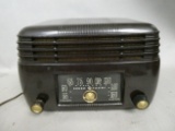 GE General Electric Model 200 Maroon Bakelite Table Top Tube Radio