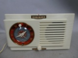 GE General Electric Model 67 White Bakelite Radio Alarm Clock