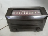 RCA Victor Maroon Bakelite Model 9-X-641 Table Top Tube Radio
