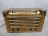 Clarion Model C104A Wood Table Top Tube Radio