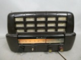Montgomery Ward Maroon Bakelite model 35BR-1542A Table Top Tube Radio