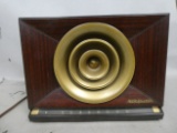 RCA Victor Model 9-X-571 Maroon Bakelite Table Top Tube Radio