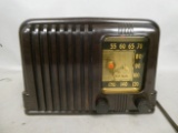 RCA Victor Model 45-X-11 Maroon Bakelite Table Top Tube Radio
