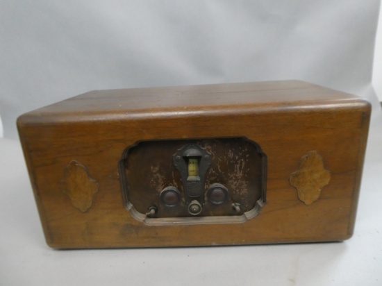 Bremer Tully Counterphase 8 Tube Radio in Wood Case
