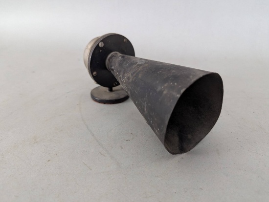 American Electric Chicago Horn with Metal Bell