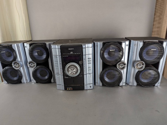 Sony Mini Hi Fi Component System HCD GX450 with Multiple Speakers