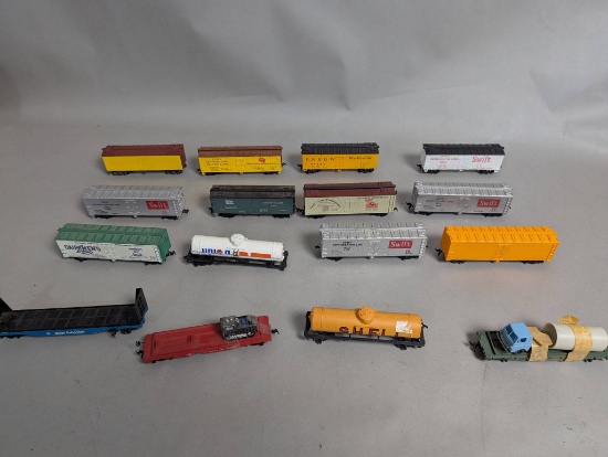 16 HO Mantua Train Railroad CarsÂ 