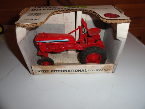 Toy - 1976 - 1979 International cub tractor
