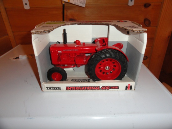 Toy - International 600 diesel tractor