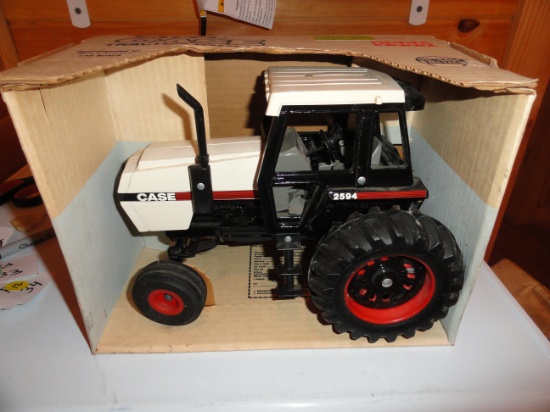 Toy - Case 2594 tractor with cab
