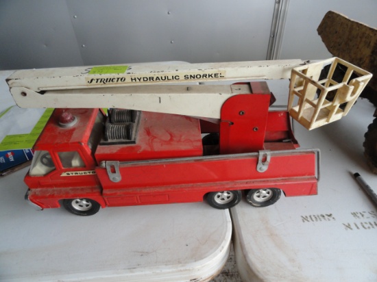 Toy - old fire tuck