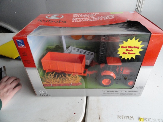 Toy - Kubota M5-111 Tractor with wagons and grain bin set
