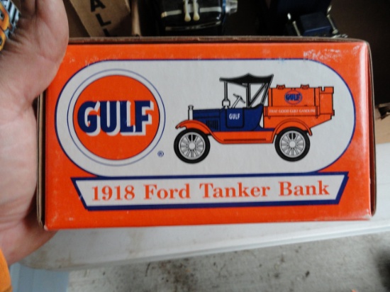 Gulf 1918 Ford tanker bank