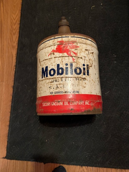 Mobil oil can