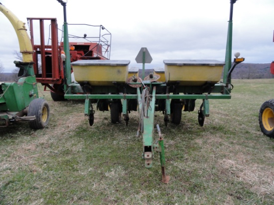 JD 7200 4 row corn planter