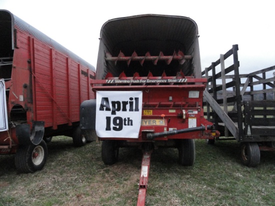 Meyer 3516 Self Unloading Wagon