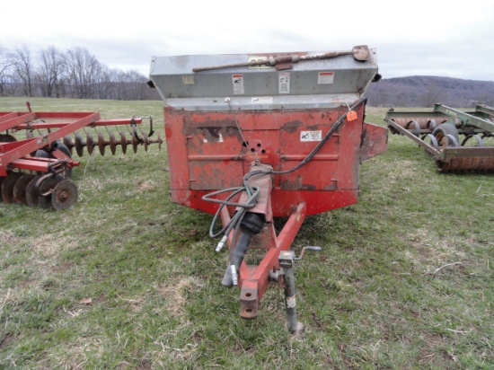 H & S 370 Manure Spreader