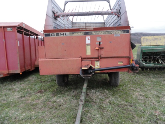 Gehl 970 Self Unloading wagon