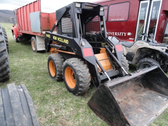 New Holland LX485 skid steer