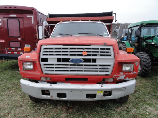 1992 Ford F600 dump truck with 14ft dump body.   HAS TITLE