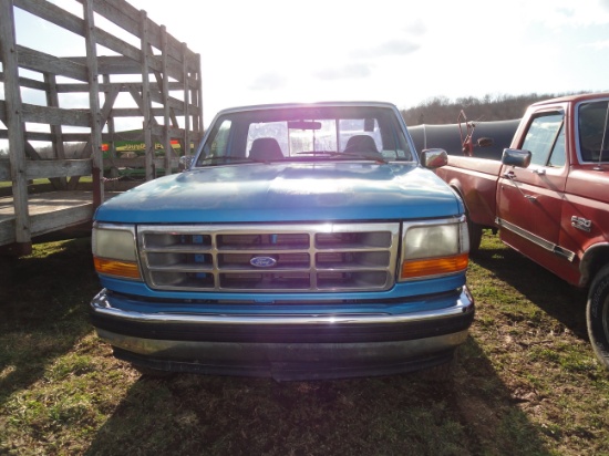 1994 Ford F150 XLT truck.   HAS TITLE