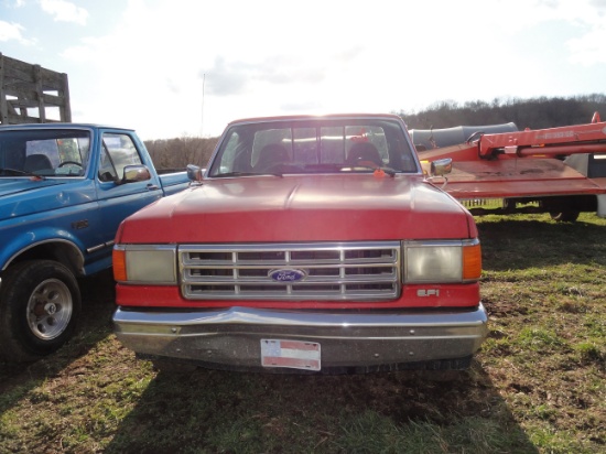 2007 Ford F150 Custom truck.   HAS TITLE