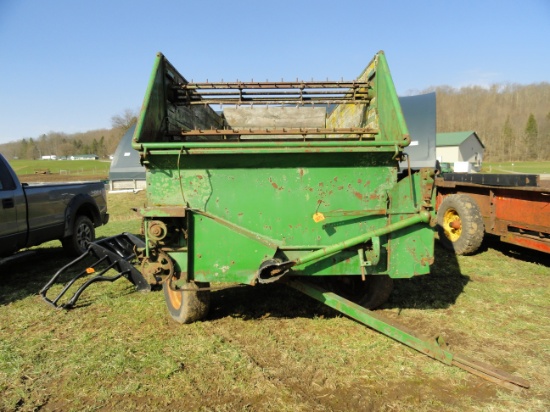 Self unloading wagon on a JD running gear