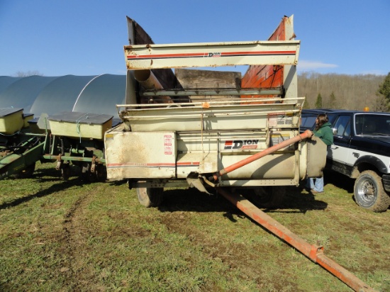 Dion 1016 self unloading wagon on a tandem Dion 1280 gear