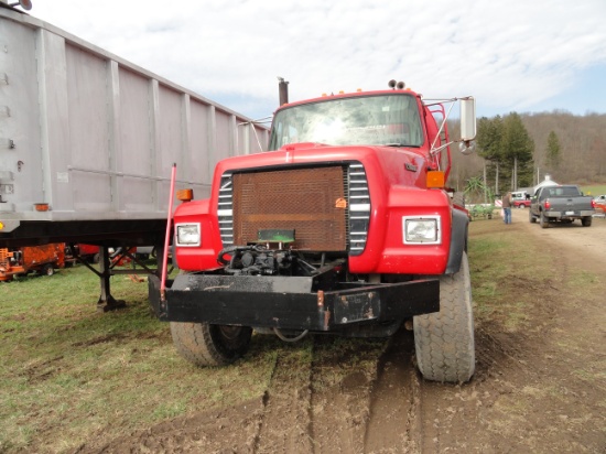 1994 Ford L9000 slurry truck.   HAS TITLE