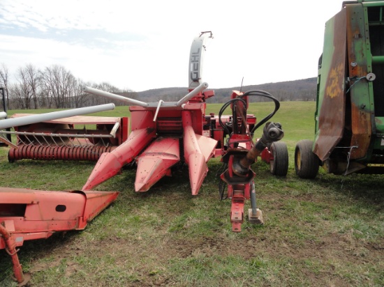 Gehl 865 Chopper with 2 row corn head
