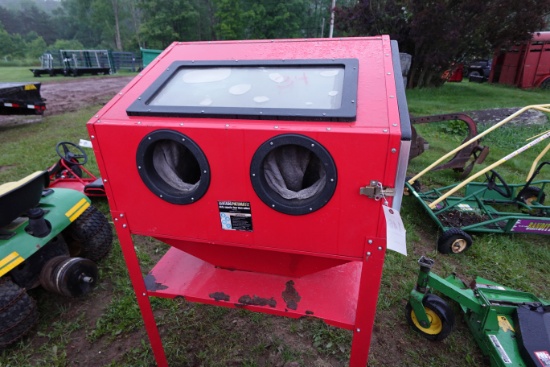 Sand blasting cabinet