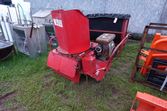 Stoltzfus's farm system bedding chopper
