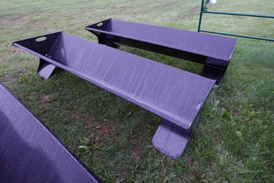 NEW - 90IN Steel feeder