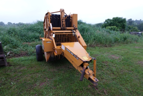 Vermeer 403F round baler with shaft