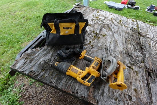 Dewault cordless toool set