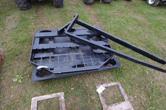 NEW - GIYI quick attach 60in pallet forks