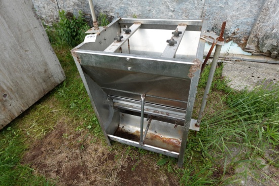 Stainless steel pig feeder