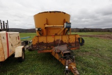 Kuhn Knight 5156 Vertical MAXX mixer wagon