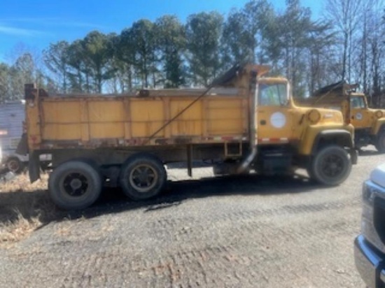 Ford L9000 dump truck