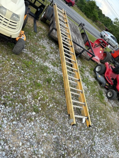 Tag # 2209 24' fiberglass extension ladder
